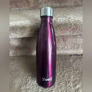 Swell water bottle dark maroon/ purple 17oz